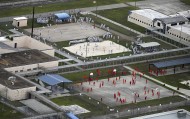 “像狗一样”跪着进食，在别人脑袋旁边如厕…美国移民监狱被曝虐待行为