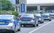 济南8000余台出租车同亮顶灯，为TA“打call”