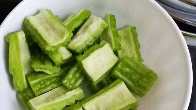 苦瓜怎么炒好吃又不苦？