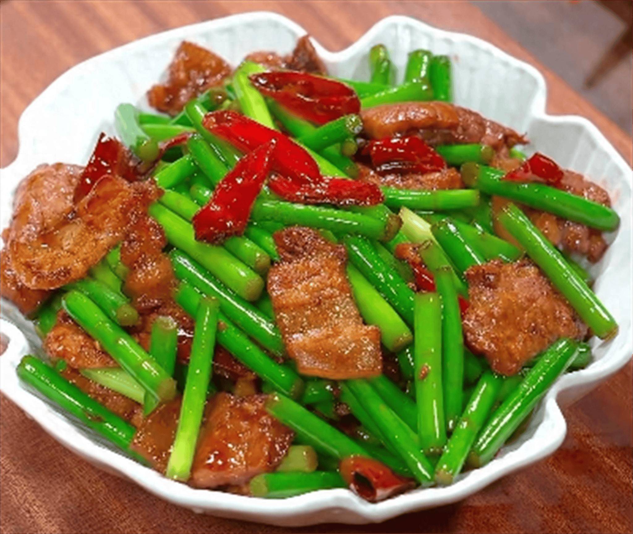 蒜苔炒肉怎么炒好吃？大厨教你做蒜苔炒肉，加了它味道大不同！