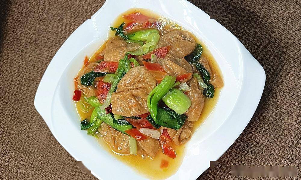 炒青菜怎么炒好吃，很多人都弄不明白，看完油菜炒油面筋就知道了