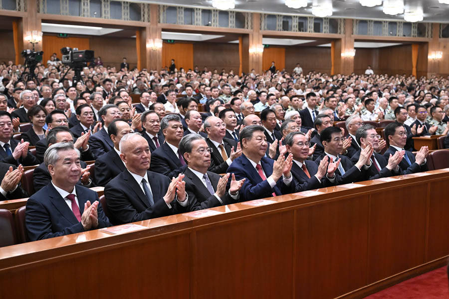 纪念中国人民抗日战争暨世界反法西斯战争胜利80周年文艺晚会《正义必胜》在京隆重举行 习近平等出席观看
